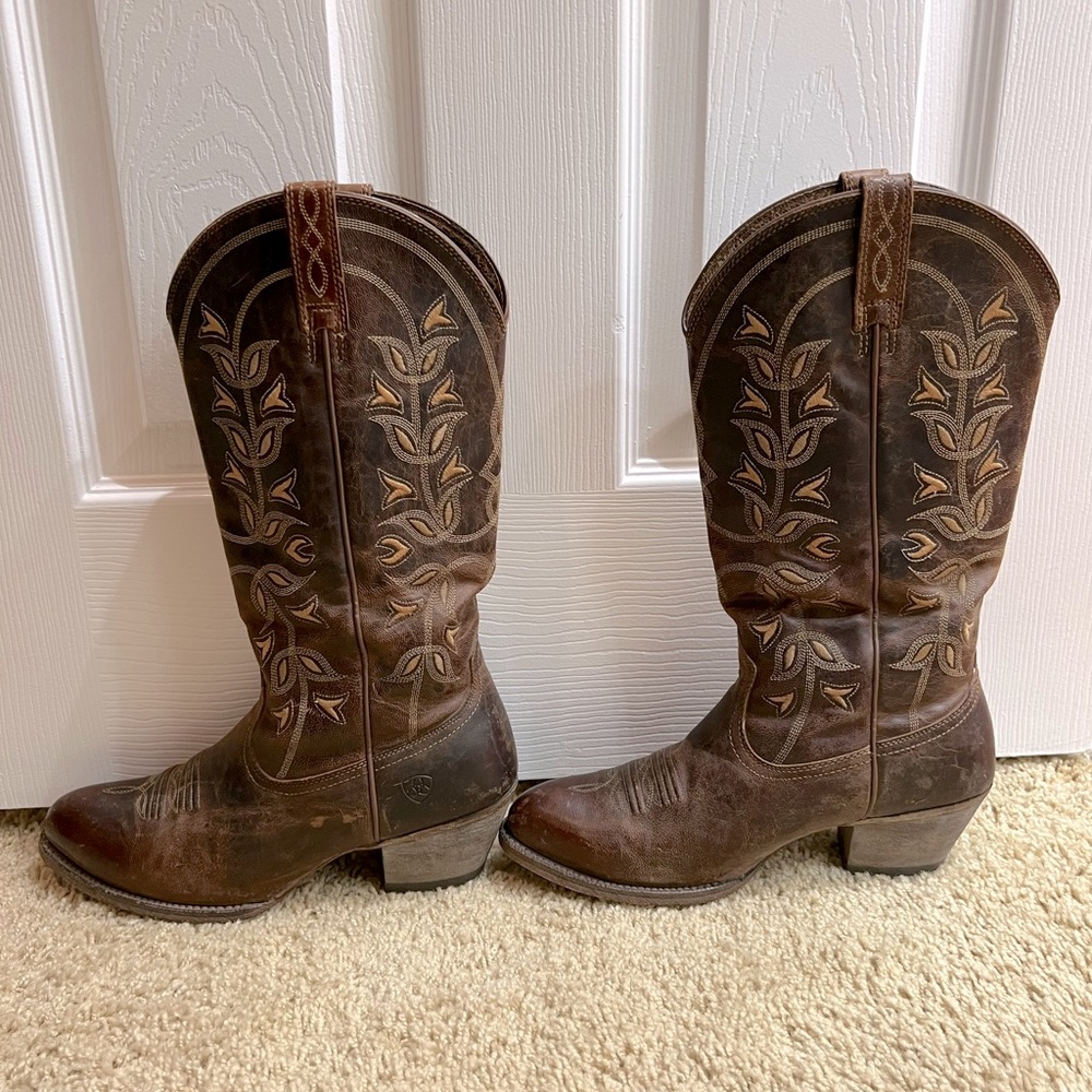 NEARLY NEW Ariat “Desert Holly” Brown Leather Cowgirl Boots - Medium Toe